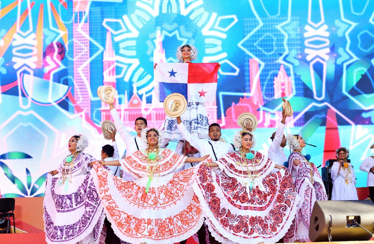 VI Бөтә донъя фольклориадаһы республика буйлап сәйәхәтен дауам итә